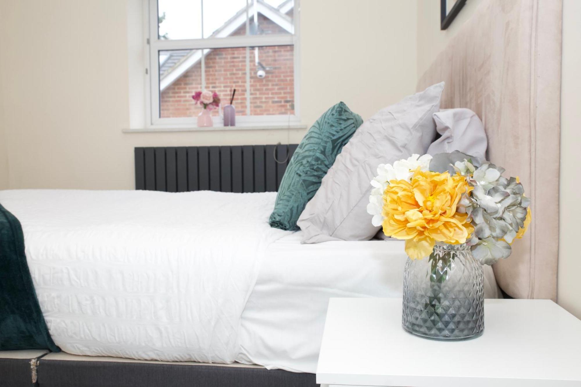 Spacious Modern 2 Bed Flat In Centre Reading