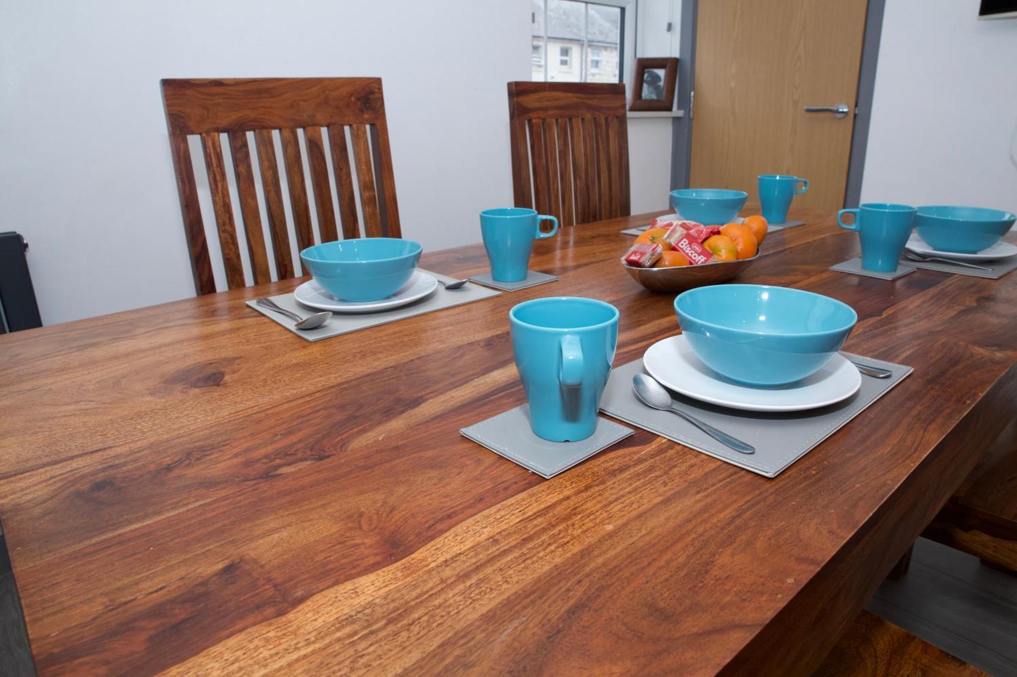 Spacious Modern 2 Bed Flat In Centre