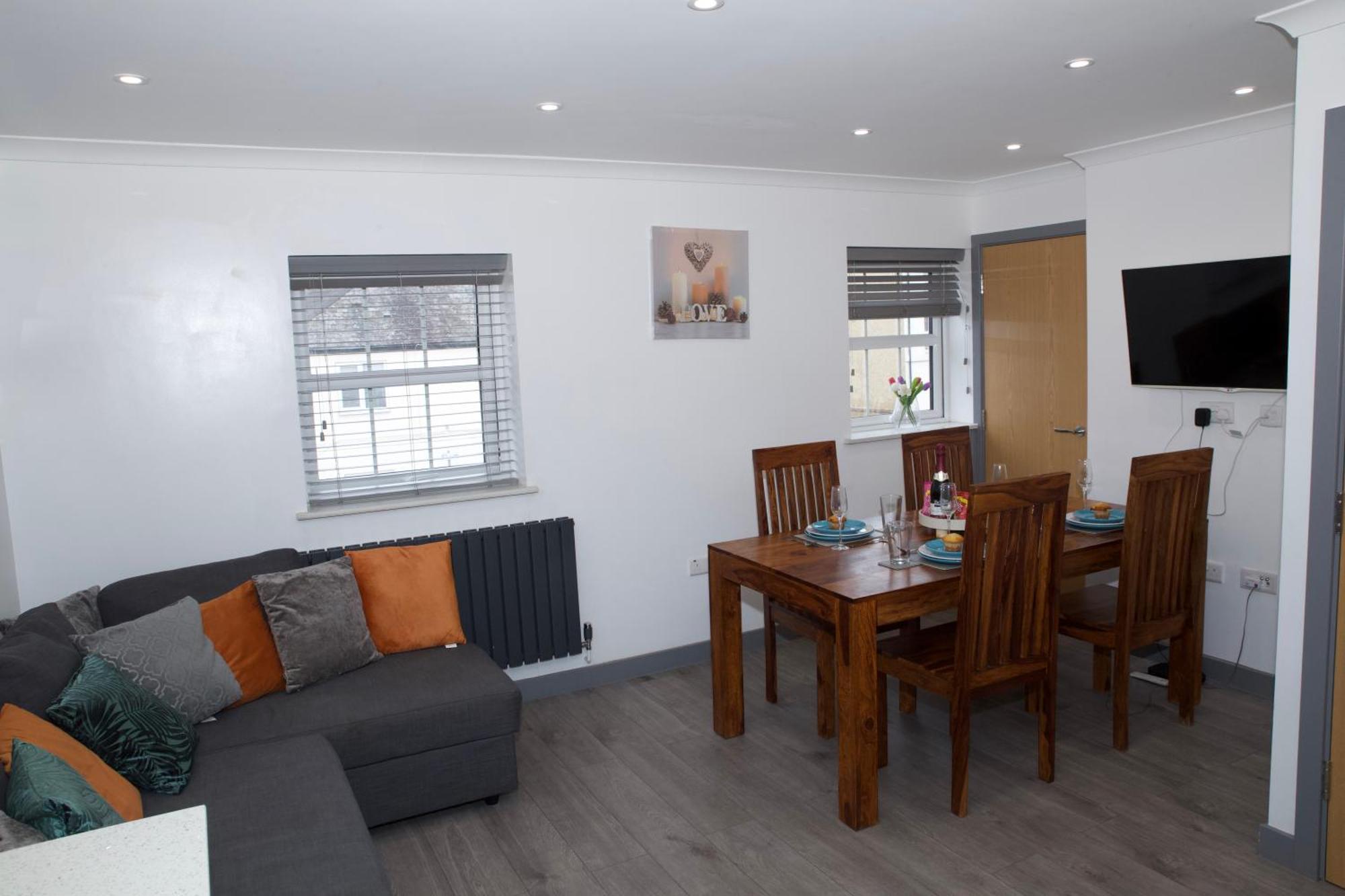 Spacious Modern 2 Bed Flat In Centre * Reading