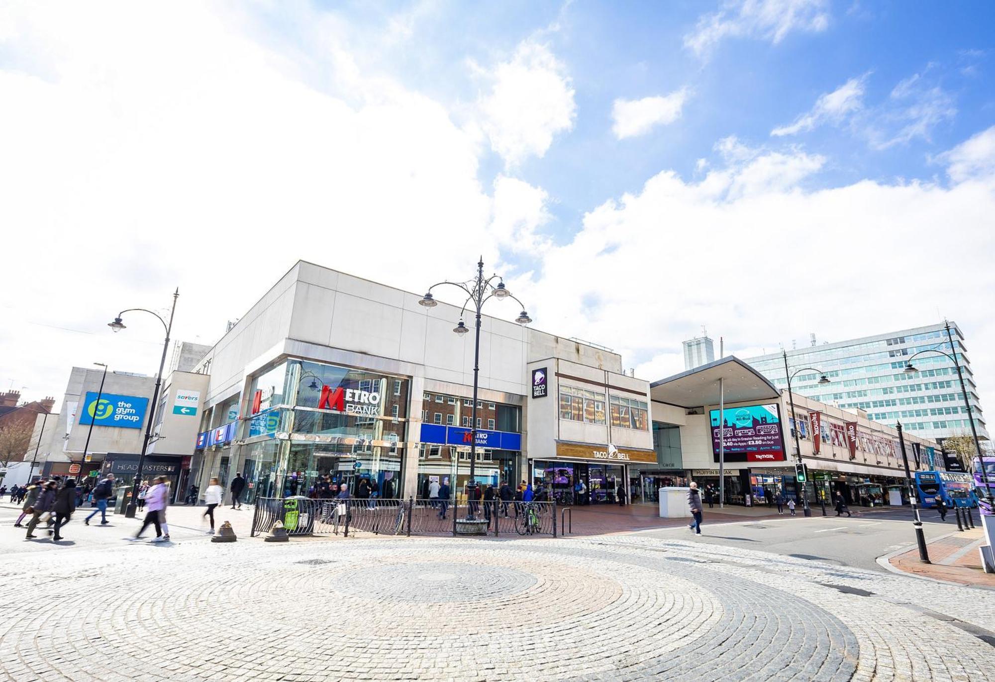 Spacious Modern 2 Bed Flat In Centre
